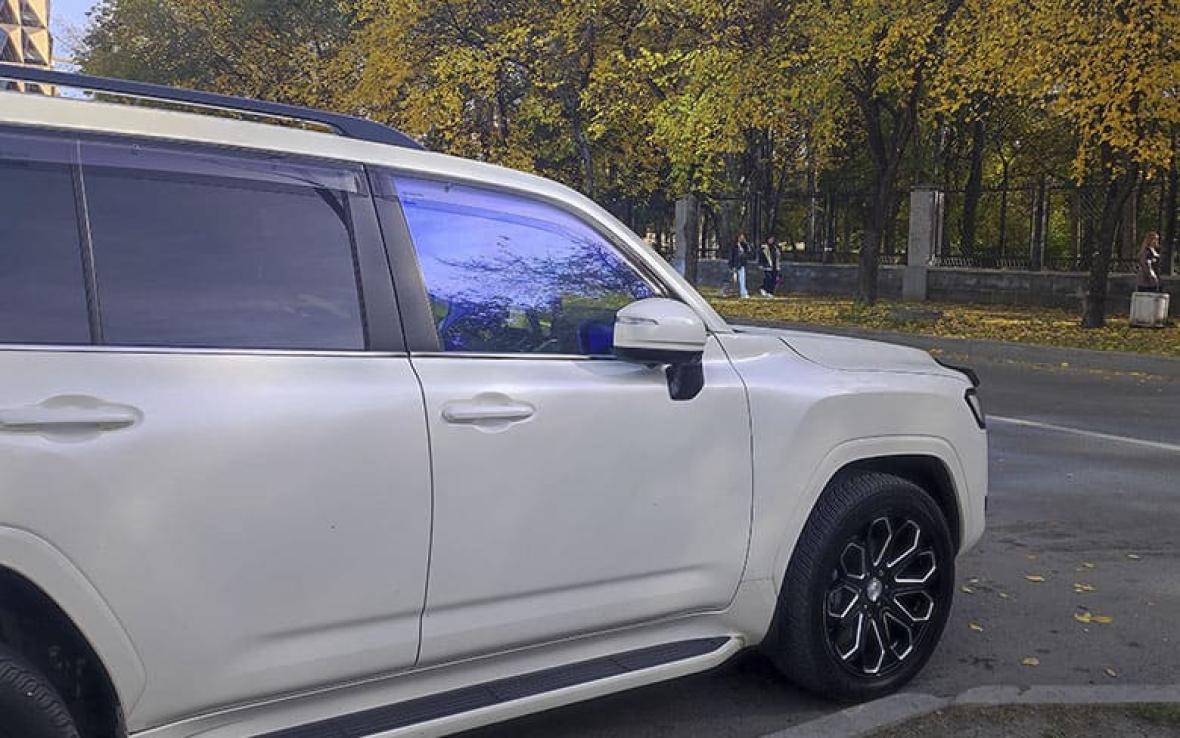 отражающая тонировка на автомобиле