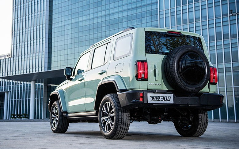 автомобиль танк 300 сзади