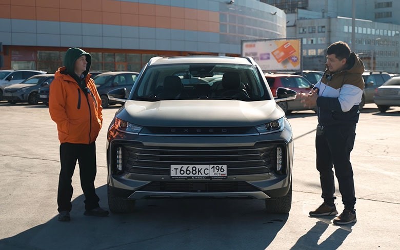 эксид тхл спереди и 2 мужчины