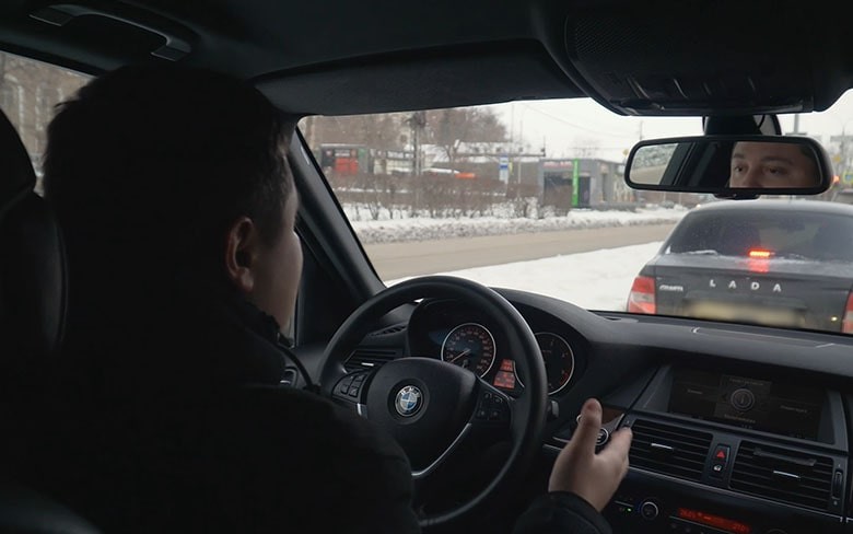 за рулем бмв х5