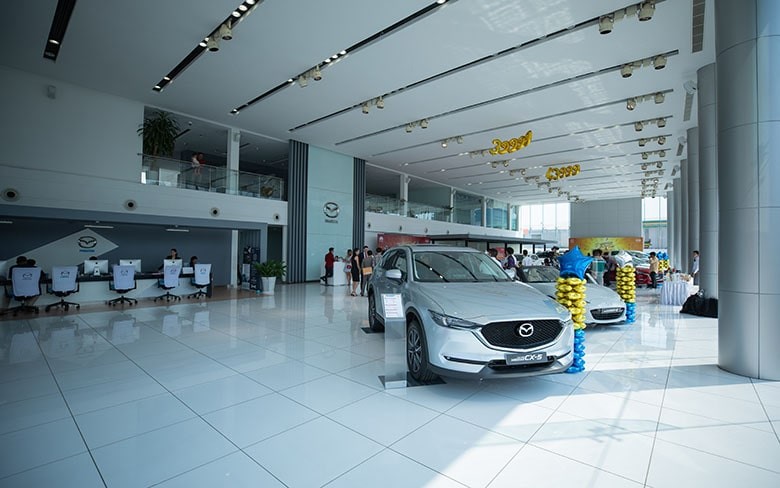 автосалон