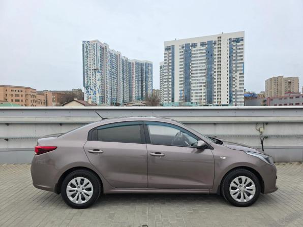 Kia Rio IV с пробегом 2017 года, цена 1 090 000 рублей, 193000 км, седан, Автокод Объявления