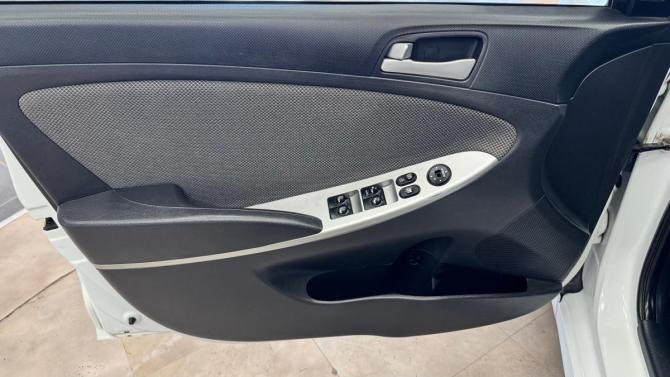 Hyundai Solaris I Рестайлинг с пробегом 2014 года, цена 650 000 рублей, 183065 км, седан, Автокод Объявления