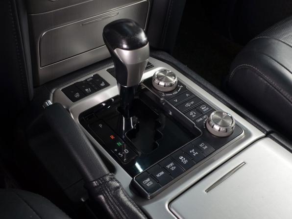 Toyota Land Cruiser 200 Series Рестайлинг 2 с пробегом 2016 года, цена 5 550 997 рублей, 227466 км, внедорожник, Автокод Объявления