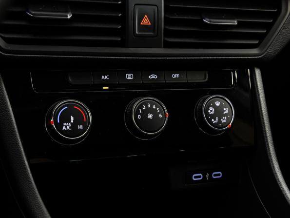 Volkswagen Bora IV (China Market) Рестайлинг с пробегом 2024 года, цена 2 099 000 рублей, 34135 км, седан, Автокод Объявления