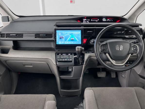 Honda Stepwgn V с пробегом 2016 года, цена 1 949 000 рублей, 228576 км, минивэн, Автокод Объявления