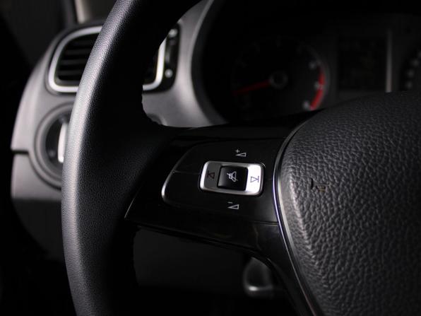 Volkswagen Polo V Рестайлинг с пробегом 2017 года, цена 1 220 000 рублей, 165200 км, седан, Автокод Объявления