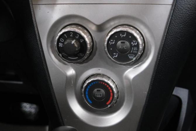 Toyota Yaris II с пробегом 2007 года, цена 539 000 рублей, 298000 км, седан, Автокод Объявления