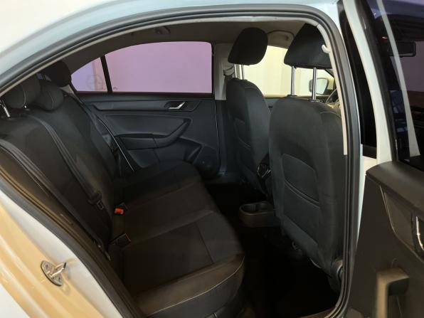 Skoda Rapid I с пробегом 2014 года, цена 597 000 рублей, 317295 км, лифтбек, Автокод Объявления