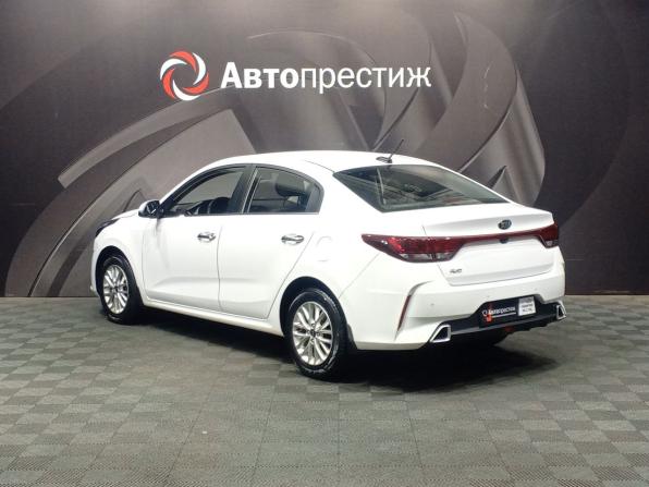 Kia Rio IV Рестайлинг с пробегом 2021 года, цена 1 680 000 рублей, 72640 км, седан, Автокод Объявления