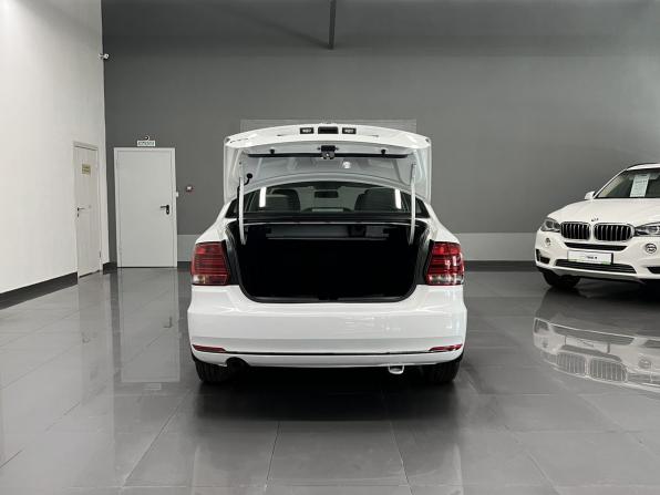 Volkswagen Polo V Рестайлинг с пробегом 2017 года, цена 1 095 000 рублей, 140873 км, седан, Автокод Объявления