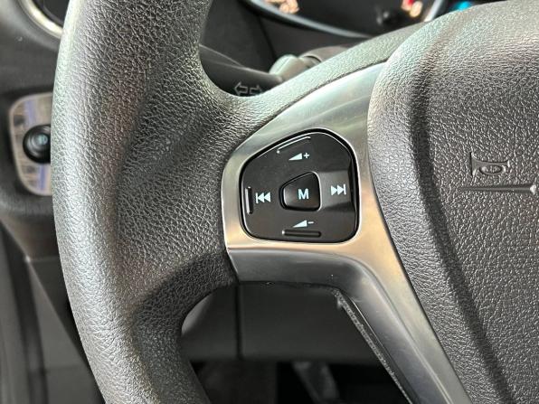 Ford Fiesta Mk6 Рестайлинг с пробегом 2015 года, цена 990 000 рублей, 66500 км, хэтчбек, Автокод Объявления