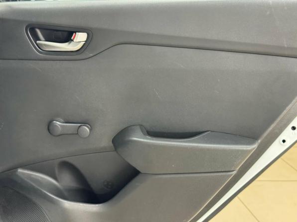 Hyundai Solaris II с пробегом 2018 года, цена 849 000 рублей, 253500 км, седан, Автокод Объявления