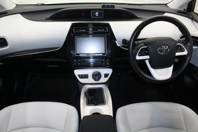 Toyota Prius IV (XW50) с пробегом 2016 года, цена 1 579 000 рублей, 153934 км, лифтбек, Автокод Объявления