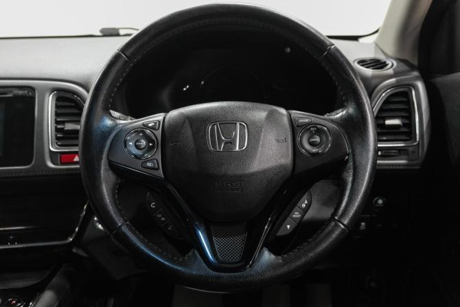 Honda Vezel I с пробегом 2014 года, цена 1 499 000 рублей, 119800 км, внедорожник, Автокод Объявления