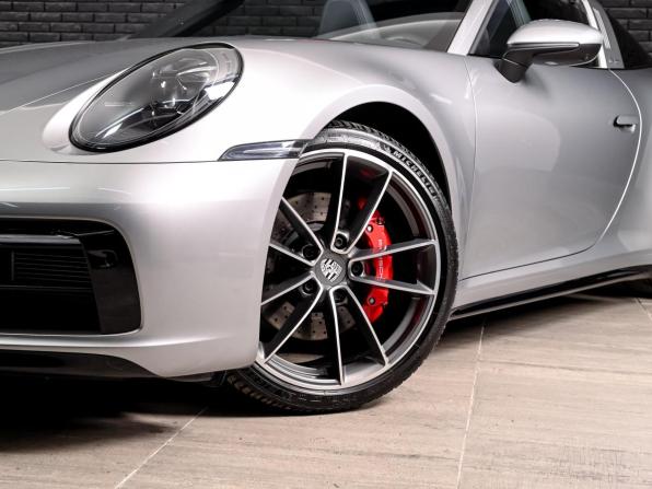 Porsche 911 VIII (992) с пробегом 2021 года, цена 19 500 000 рублей, 5405 км, тарга, Автокод Объявления