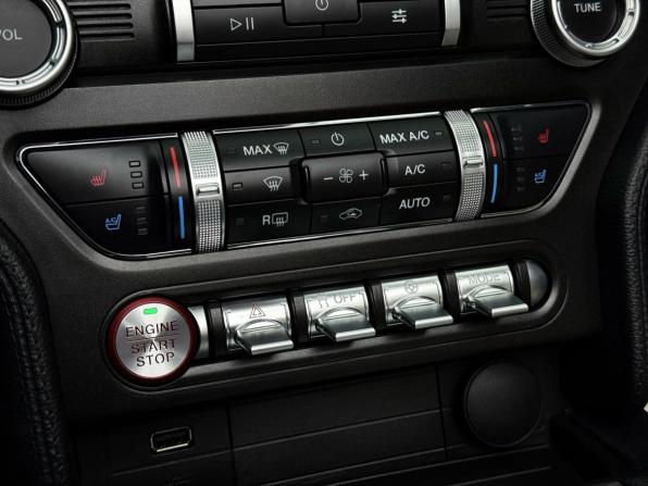 Ford Mustang VI Рестайлинг с пробегом 2022 года, цена 3 599 000 рублей, 64263 км, кабриолет, Автокод Объявления