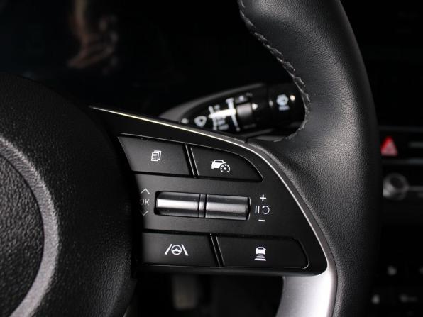 Hyundai Elantra VII (CN7) Рестайлинг с пробегом 2024 года, цена 2 190 000 рублей, 17824 км, седан, Автокод Объявления