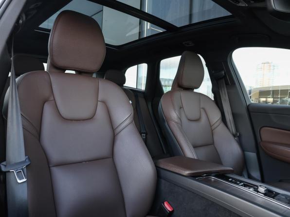 Volvo XC60 II Рестайлинг с пробегом 2021 года, цена 4 198 000 рублей, 70136 км, внедорожник, Автокод Объявления