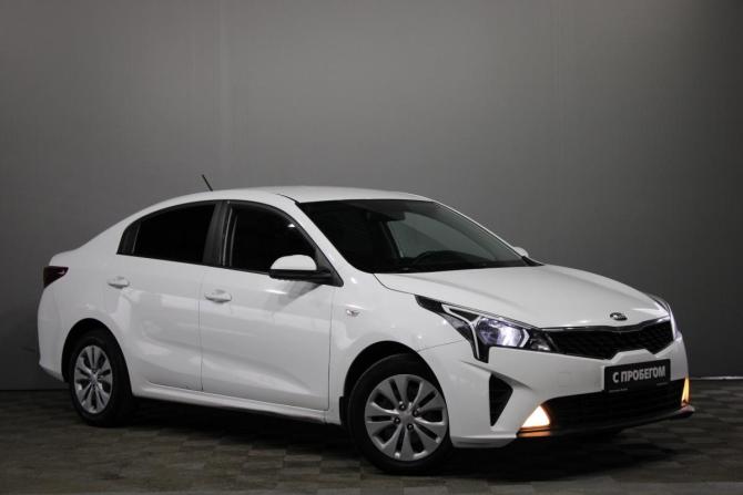 Kia Rio IV Рестайлинг с пробегом 2020 года, цена 1 089 000 рублей, 300100 км, седан, Автокод Объявления