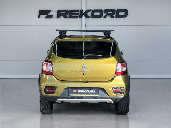 Renault Sandero II с пробегом 2015 года, цена 839 000 рублей, 72017 км, хэтчбек, Автокод Объявления
