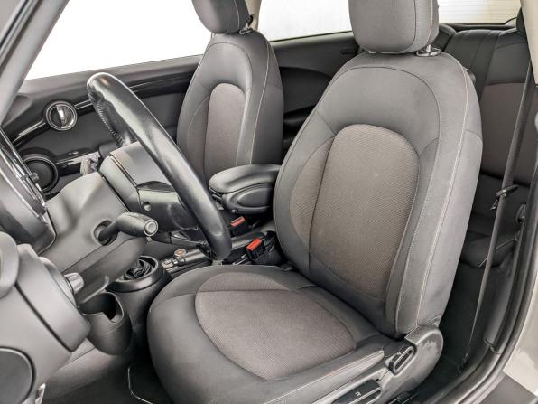 Mini Hatch III (F55/F56) Рестайлинг с пробегом 2020 года, цена 2 050 000 рублей, 94500 км, хэтчбек, Автокод Объявления