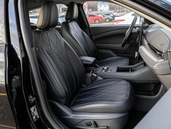 Ford Mustang Mach-E I с пробегом 2022 года, цена 4 930 000 рублей, 1356 км, внедорожник, Автокод Объявления
