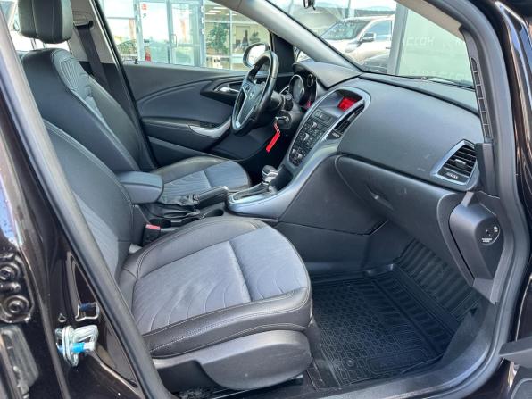 Opel Astra J Рестайлинг с пробегом 2013 года, цена 730 000 рублей, 169701 км, седан, Автокод Объявления