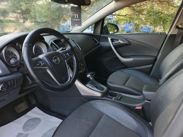 Opel Astra J Рестайлинг с пробегом 2012 года, цена 700 000 рублей, 207000 км, седан, Автокод Объявления