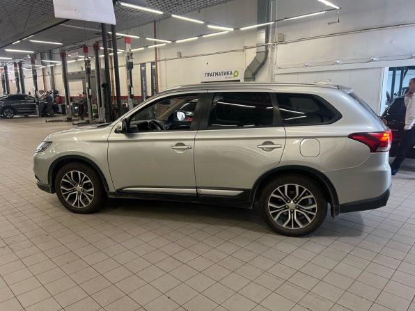 Mitsubishi Outlander III Рестайлинг 2 с пробегом 2017 года, цена 1 849 000 рублей, 108648 км, внедорожник, Автокод Объявления