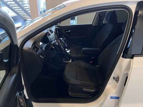 Volkswagen Polo V Рестайлинг с пробегом 2019 года, цена 1 480 000 рублей, 99725 км, седан, Автокод Объявления
