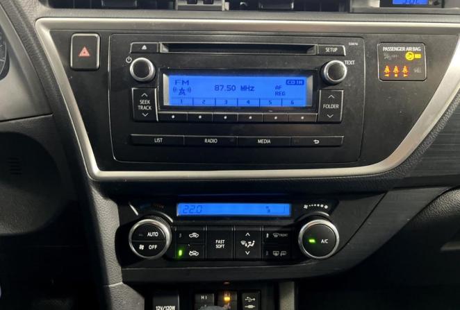 Toyota Auris II с пробегом 2013 года, цена 990 000 рублей, 236949 км, хэтчбек, Автокод Объявления