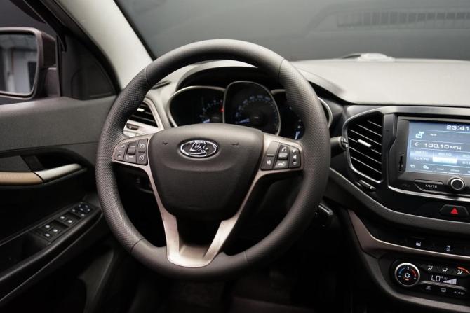 Lada (ВАЗ) Vesta I с пробегом 2017 года, цена 869 000 рублей, 88317 км, седан, Автокод Объявления