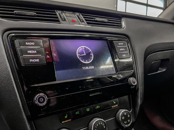 Skoda Octavia III (A7) Рестайлинг с пробегом 2019 года, цена 1 489 000 рублей, 121011 км, лифтбек, Автокод Объявления