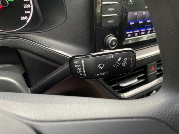 Volkswagen Polo VI с пробегом 2021 года, цена 1 369 000 рублей, 110137 км, лифтбек, Автокод Объявления