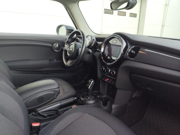 Mini Hatch III (F55/F56) Рестайлинг 2 с пробегом 2021 года, цена 2 799 000 рублей, 28400 км, хэтчбек, Автокод Объявления
