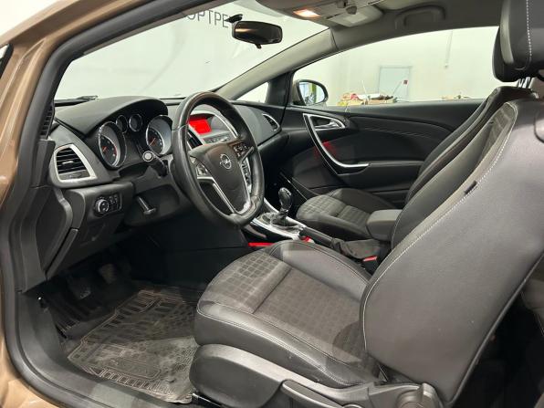 Opel Astra J Рестайлинг с пробегом 2013 года, цена 699 000 рублей, 155900 км, хэтчбек, Автокод Объявления