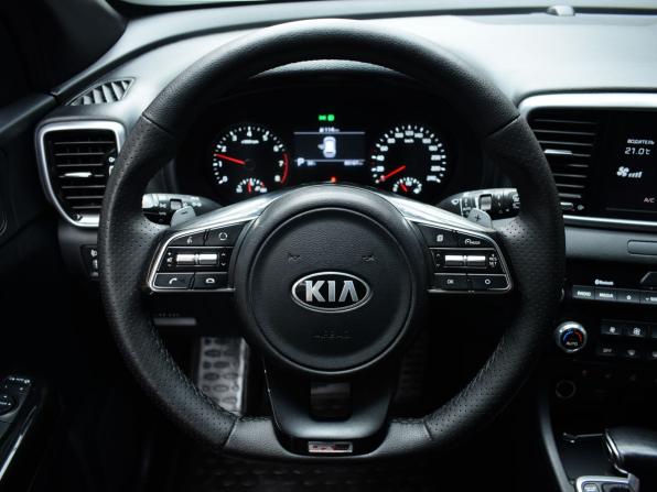 Kia Sportage IV Рестайлинг с пробегом 2021 года, цена 2 533 900 рублей, 83028 км, внедорожник, Автокод Объявления