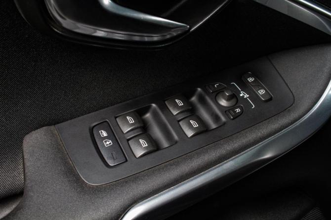Volvo V40 II с пробегом 2014 года, цена 1 389 000 рублей, 105000 км, хэтчбек, Автокод Объявления