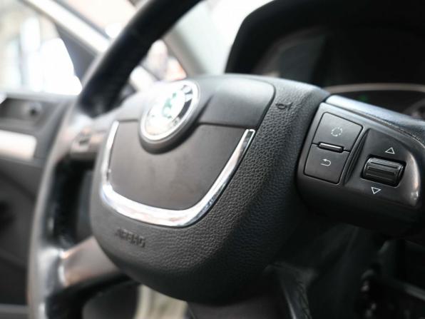 Skoda Octavia II (A5) Рестайлинг с пробегом 2012 года, цена 889 900 рублей, 313905 км, лифтбек, Автокод Объявления