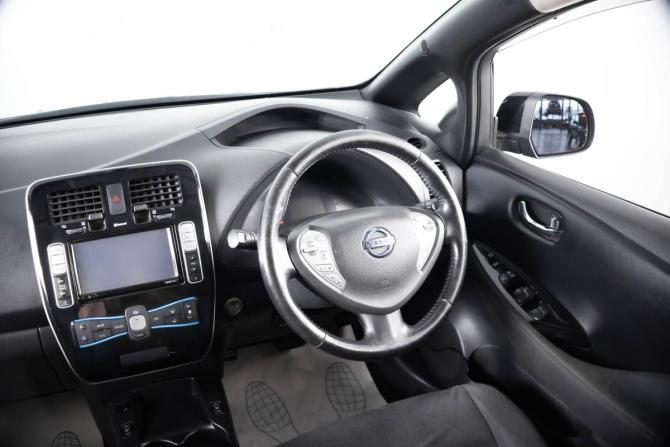 Nissan Leaf I (ZE0/AZE0) с пробегом 2014 года, цена 929 000 рублей, 153000 км, хэтчбек, Автокод Объявления