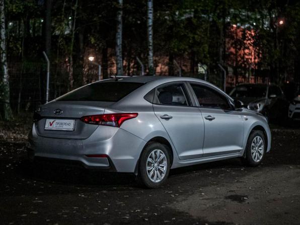 Hyundai Solaris II с пробегом 2018 года, цена 690 000 рублей, 246713 км, седан, Автокод Объявления