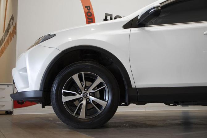 Toyota RAV4 IV (XA40) Рестайлинг с пробегом 2016 года, цена 1 975 000 рублей, 165381 км, внедорожник, Автокод Объявления