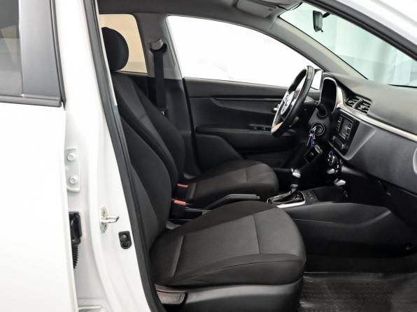 Kia Rio IV Рестайлинг с пробегом 2020 года, цена 1 300 000 рублей, 136030 км, седан, Автокод Объявления