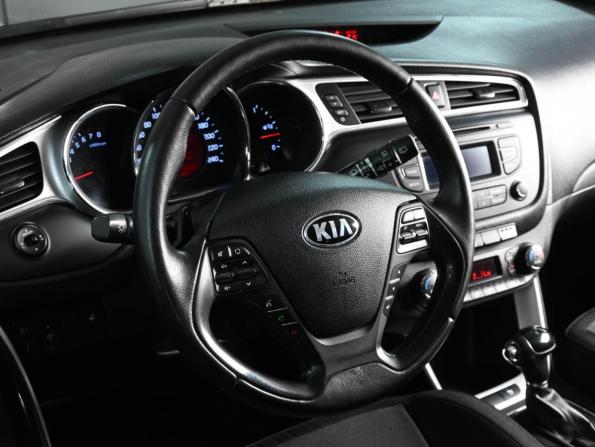 Kia Ceed II Рестайлинг с пробегом 2017 года, цена 1 299 000 рублей, 131152 км, хэтчбек, Автокод Объявления