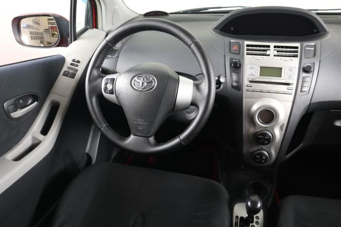 Toyota Yaris II с пробегом 2008 года, цена 519 000 рублей, 189000 км, хэтчбек, Автокод Объявления