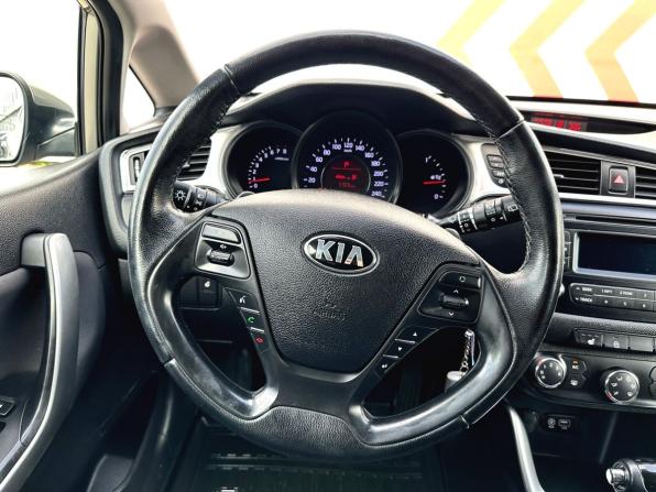 Kia Ceed II Рестайлинг с пробегом 2015 года, цена 1 250 000 рублей, 91880 км, хэтчбек, Автокод Объявления