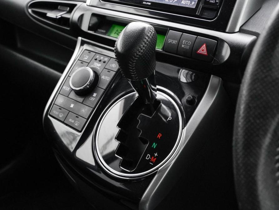 Toyota Wish II Рестайлинг Челябинск  - изображение 14