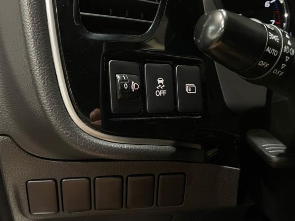 Mitsubishi Outlander III Рестайлинг 3 с пробегом 2018 года, цена 1 930 000 рублей, 142210 км, внедорожник, Автокод Объявления