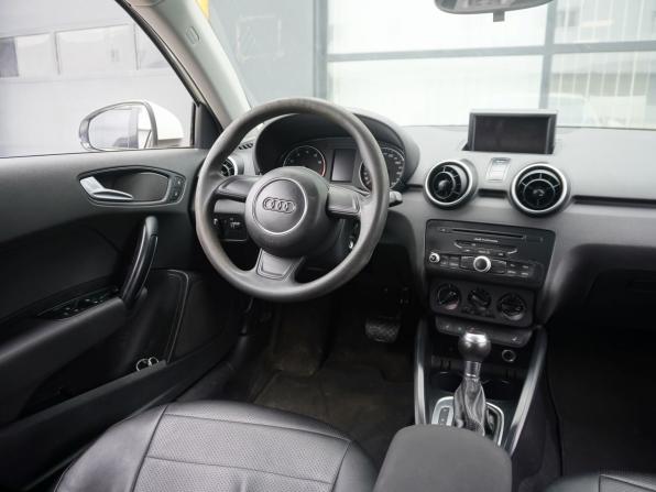 Audi A1 I (8X) с пробегом 2013 года, цена 900 000 рублей, 176848 км, хэтчбек, Автокод Объявления